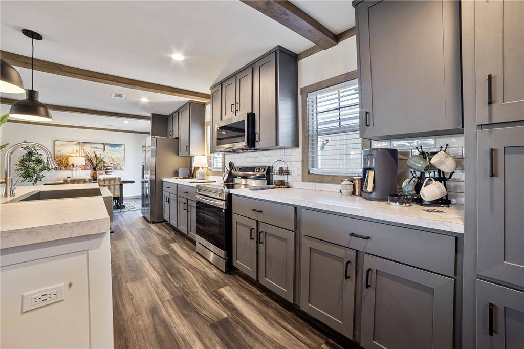 Poolville, TX 76487,2004 Buffet Way