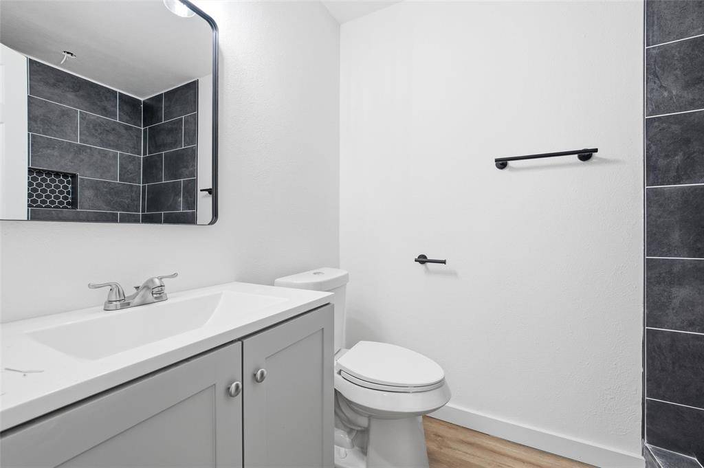 Lacy Lakeview, TX 76705,1005 E Craven Avenue