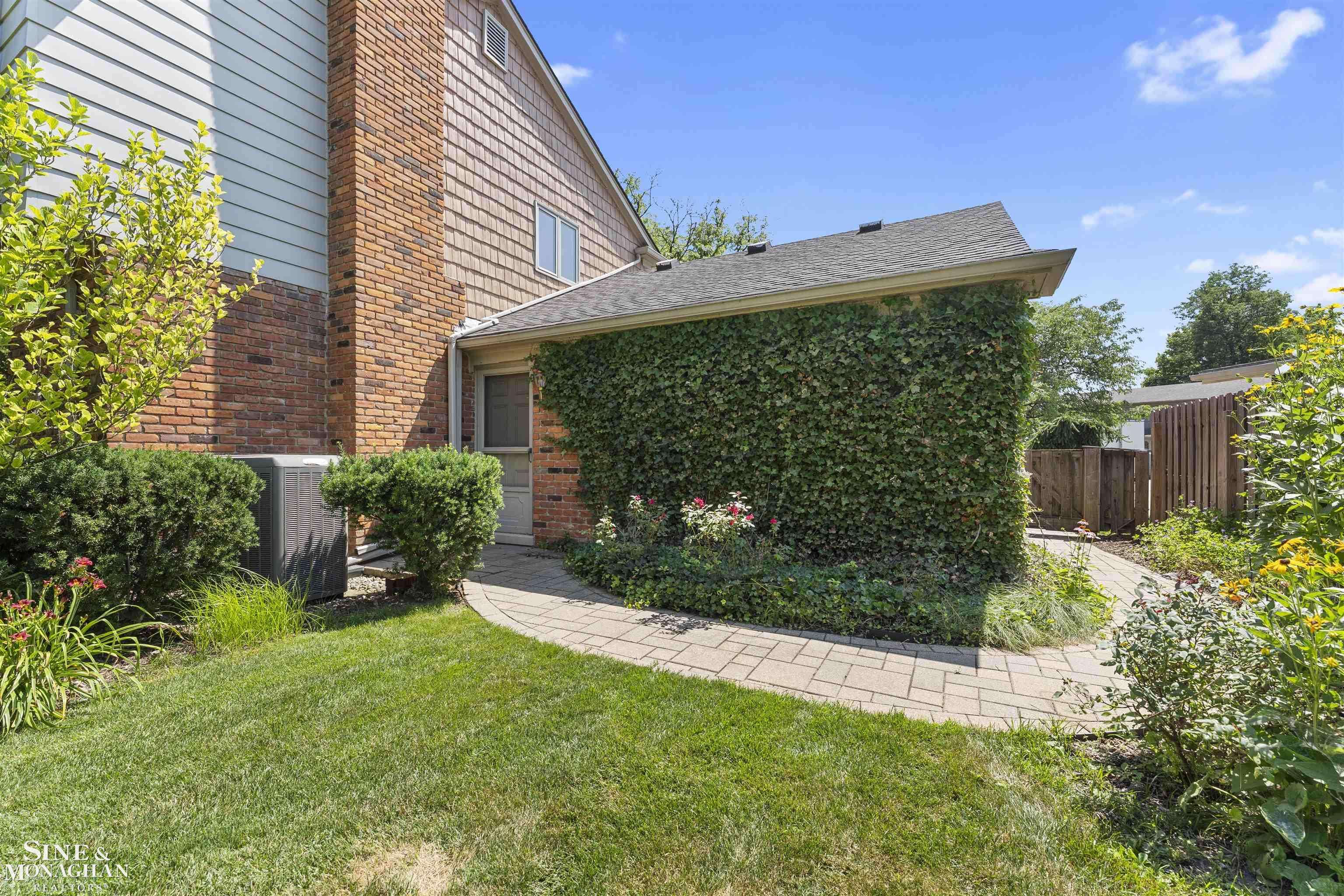 Grosse Pointe Woods, MI 48236,740 Perrien Place RD