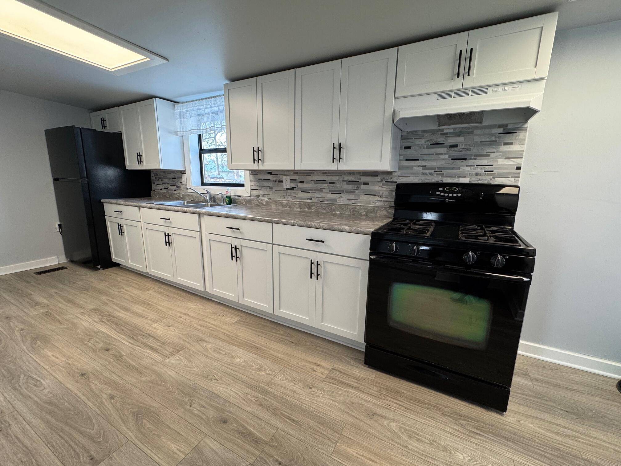 Dowagiac, MI 49047,207 W Railroad ST