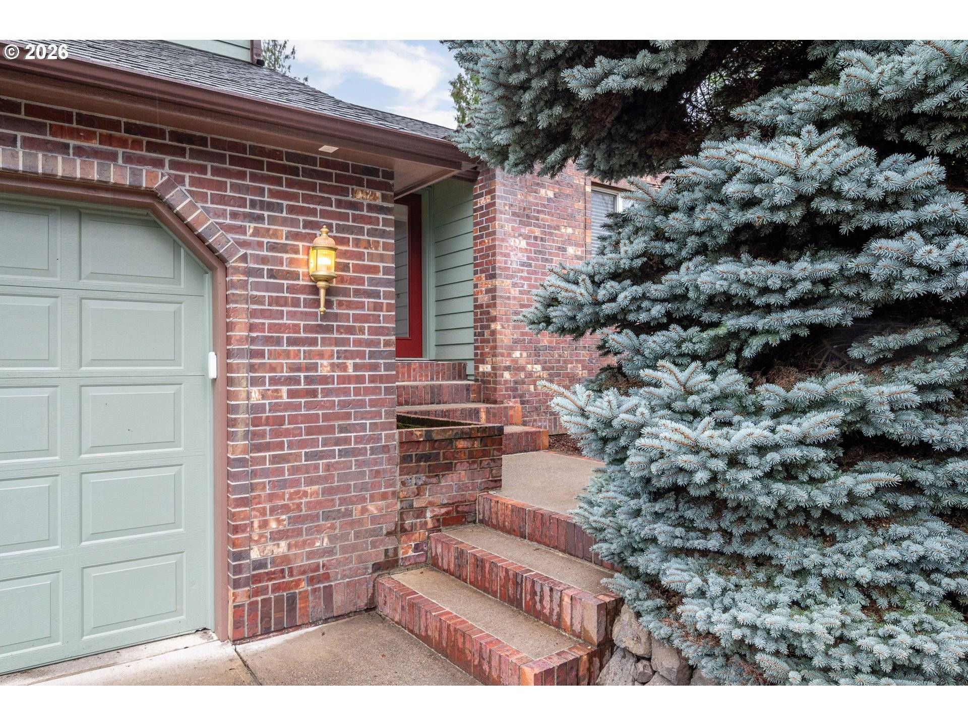 Longview, WA 98632,214 ST JAMES CT