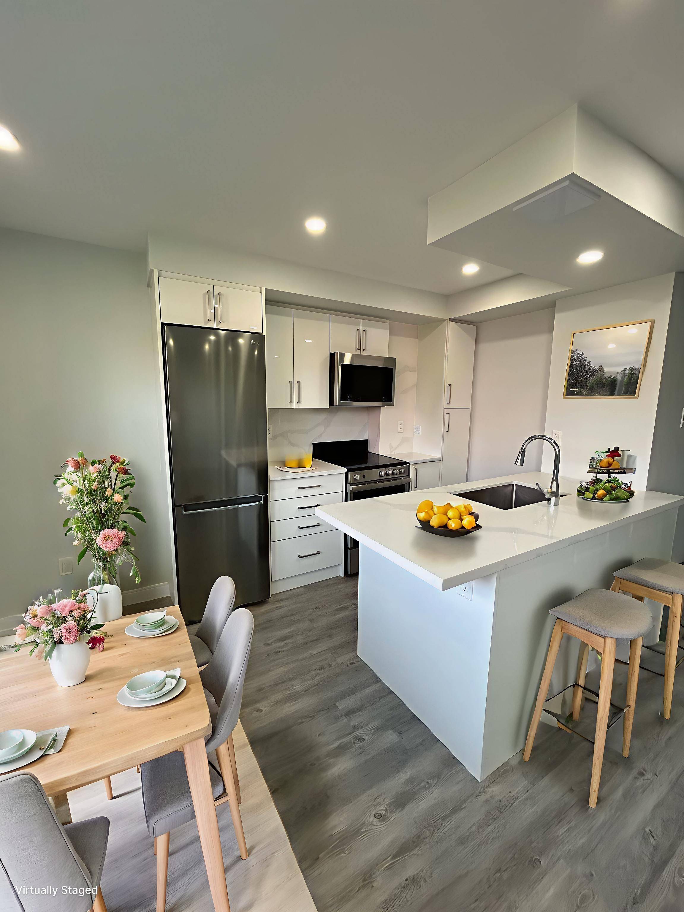 Toronto C02, ON M5R 2X1,15 Walmer RD #205