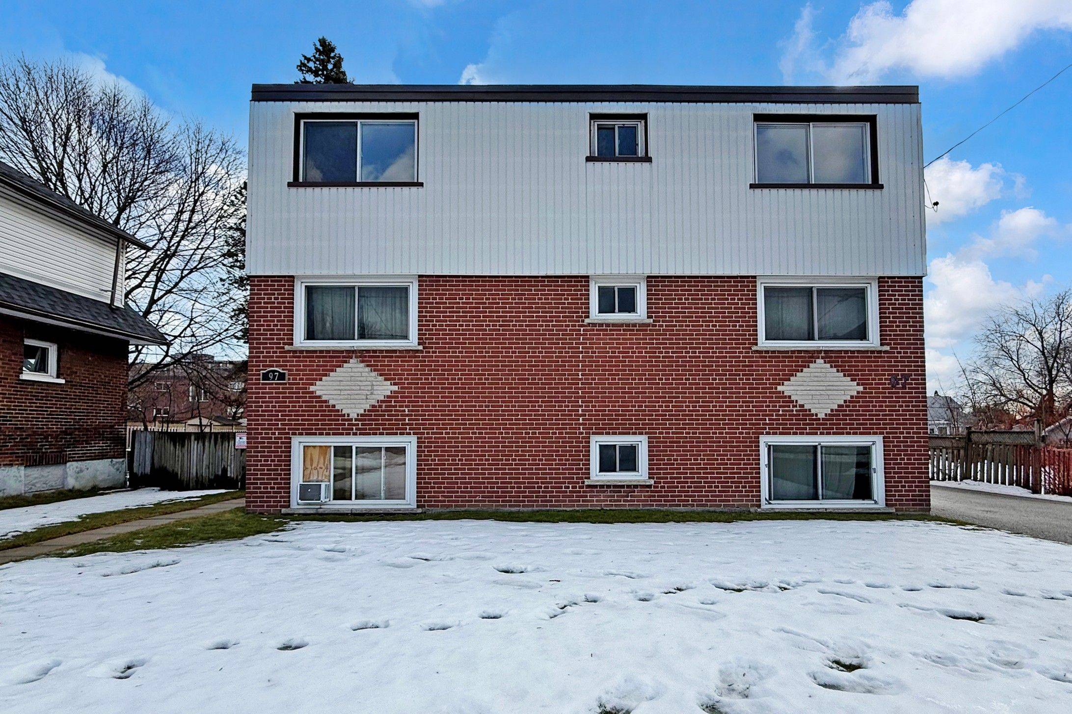 Oshawa, ON L1G 1S5,97 Elgin ST W #6