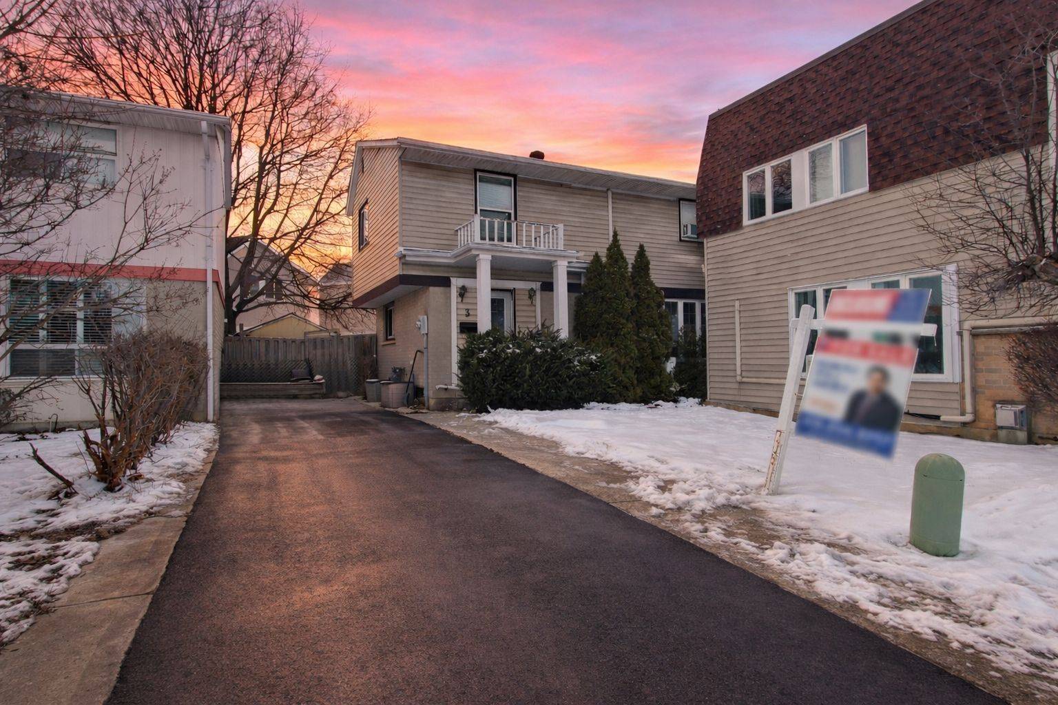 Brampton, ON L6S 2B7,3 Hemlark CT