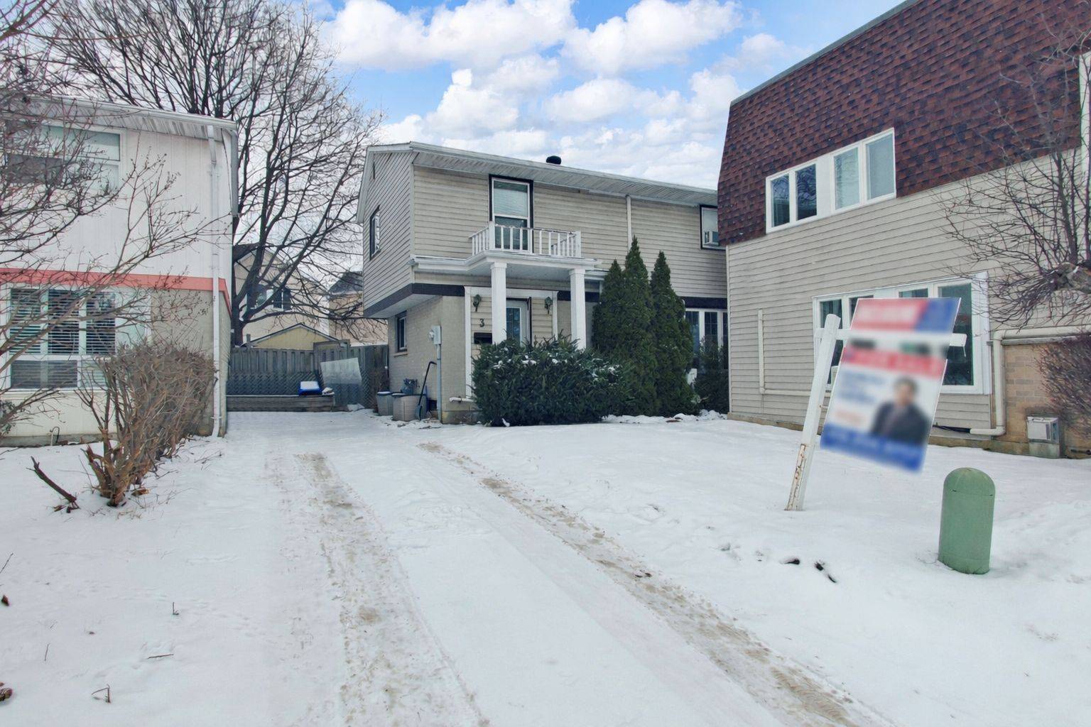 Brampton, ON L6S 2B7,3 Hemlark CT