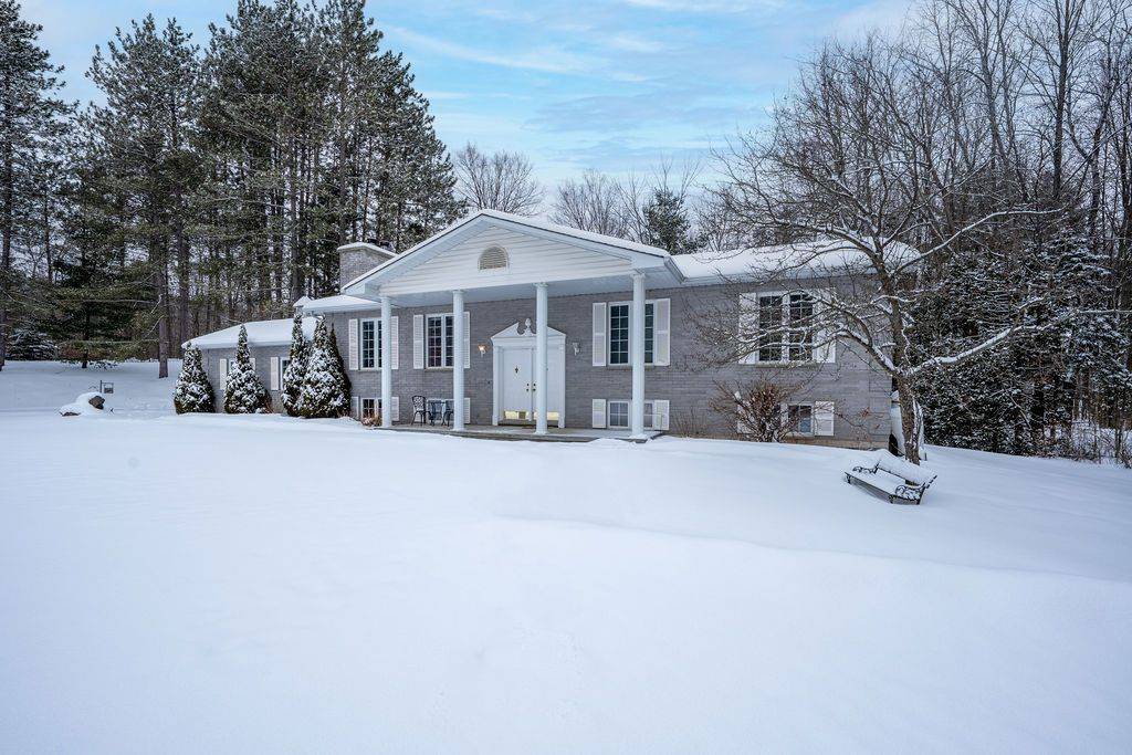 Tweed, ON K0K 3J0,37 McCrea CT