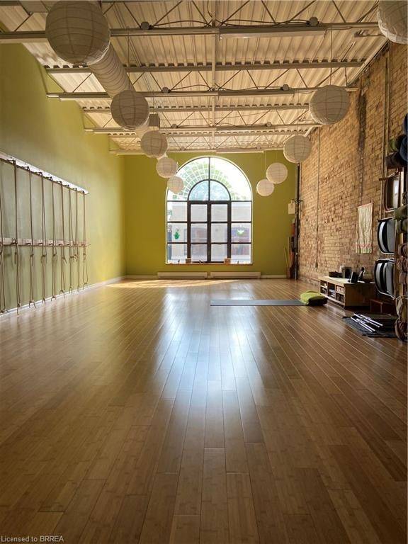 Brantford, ON N3T 2Z5,44 Market ST