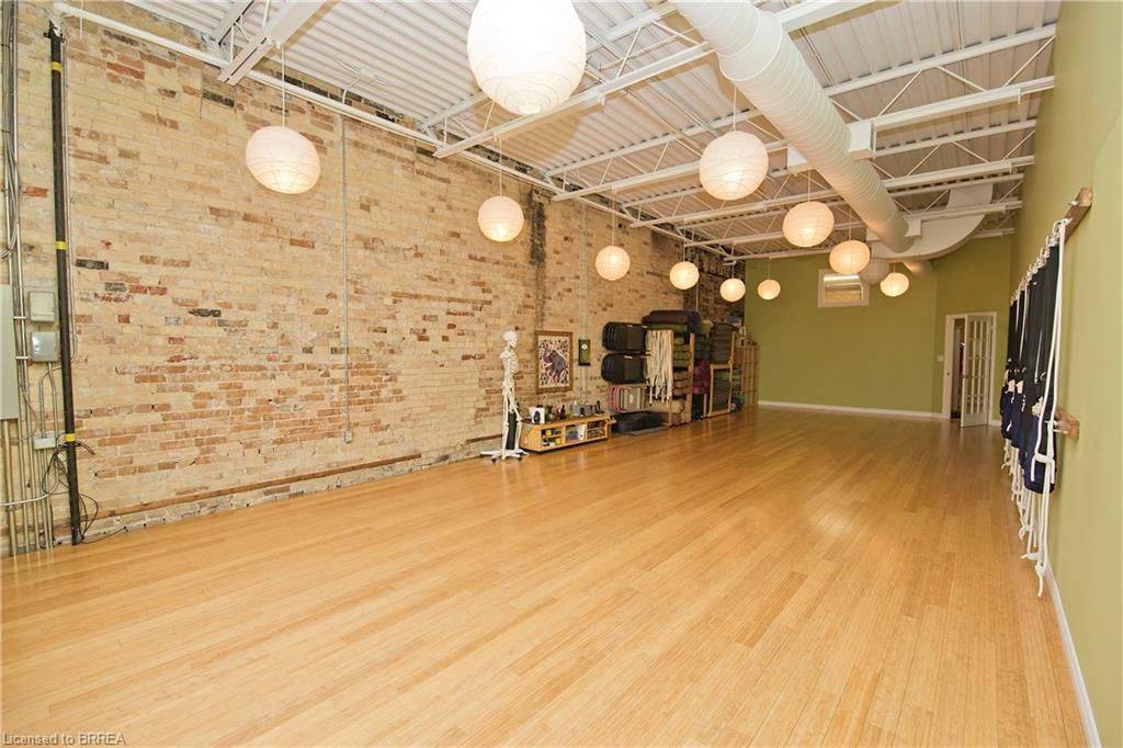 Brantford, ON N3T 2Z5,44 Market ST