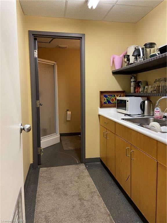 Brantford, ON N3T 2Z5,44 Market ST