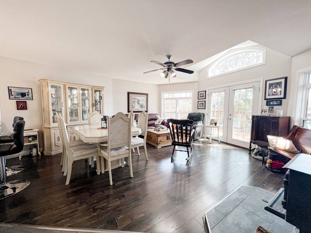 Whitestone, ON P0A 1G0,400C WHITESTONE LAKE RD