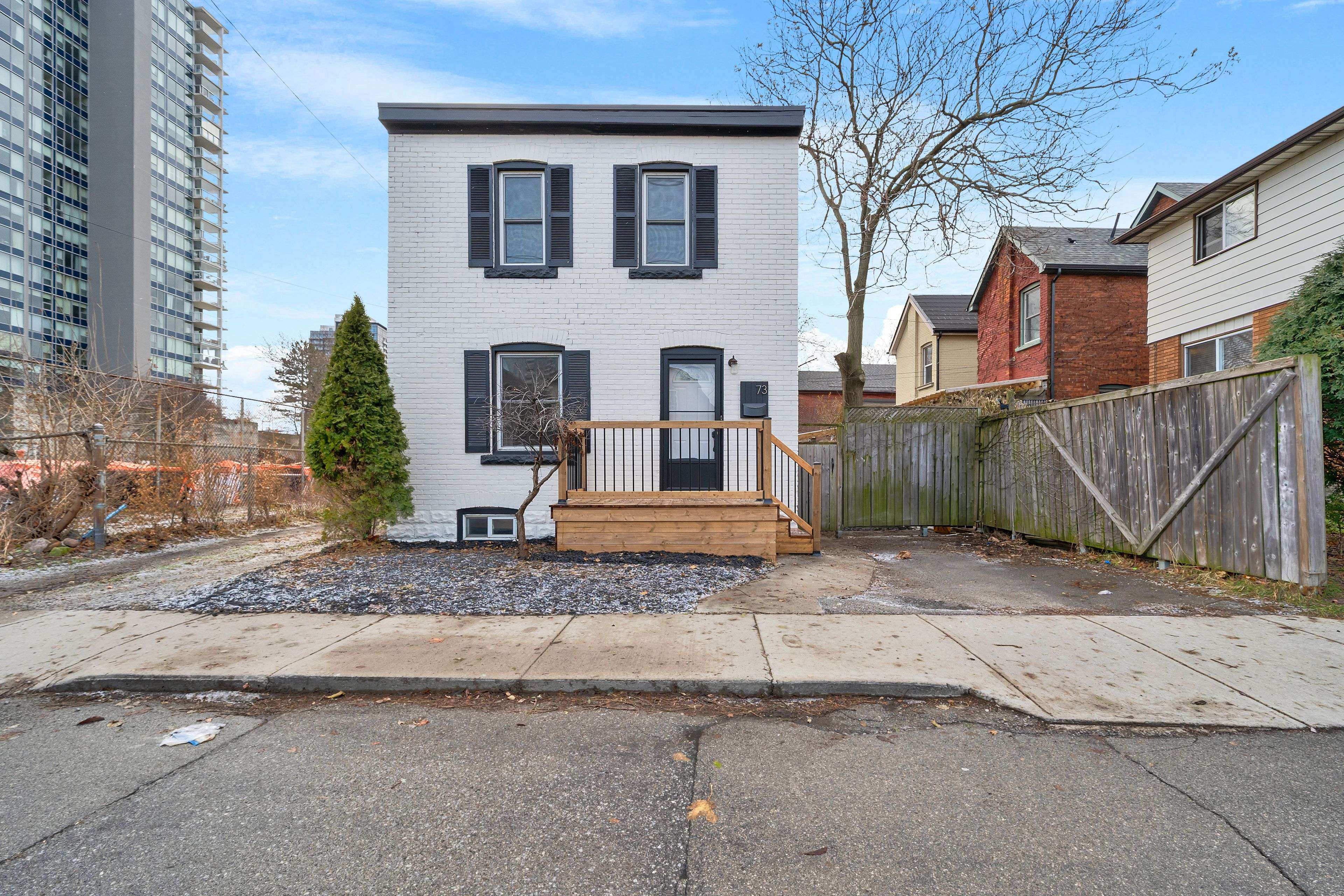 Hamilton, ON L8R 1T4,73 Peter ST
