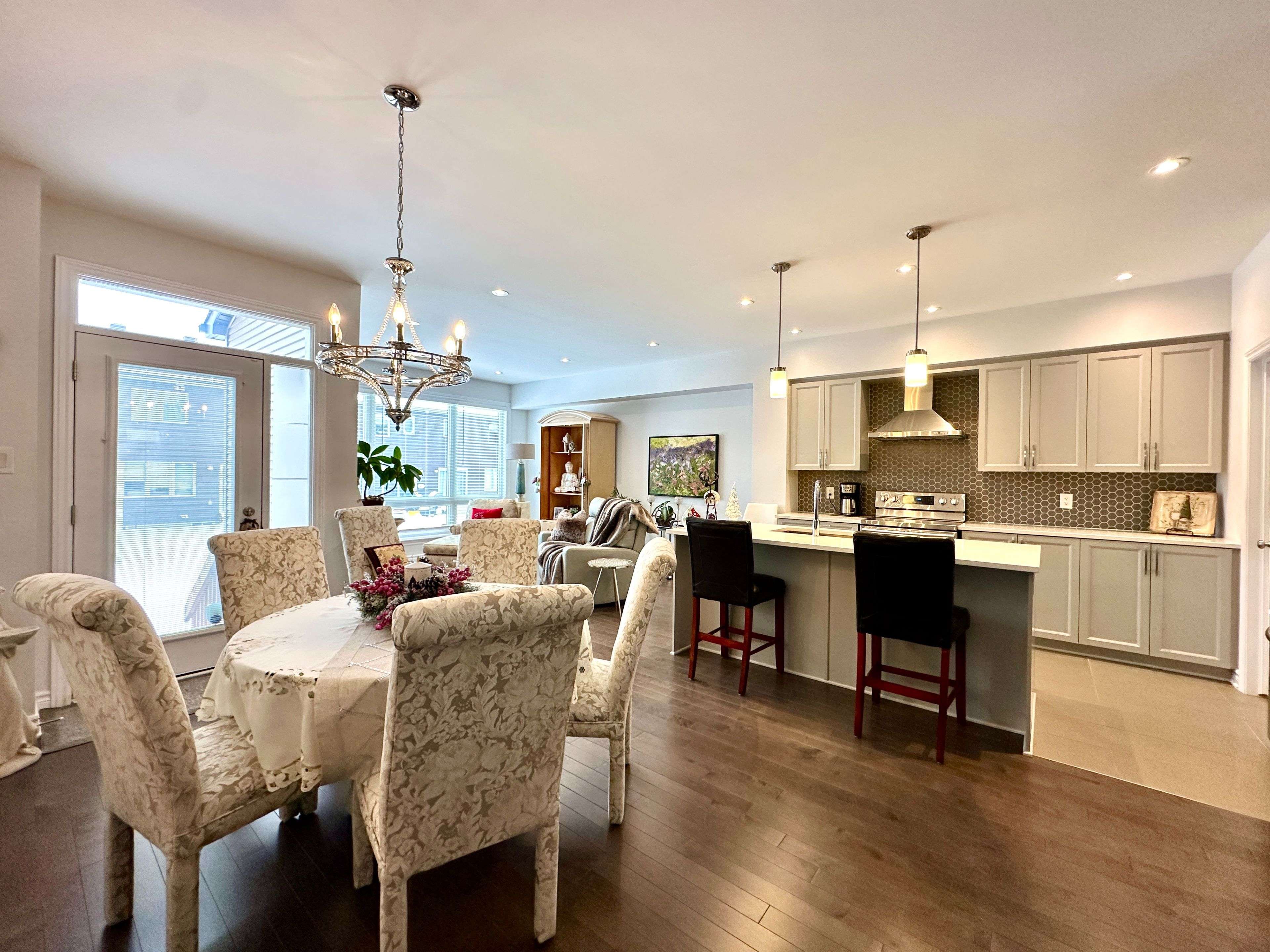 Kanata, ON K2V 0M9,734 Twist WAY