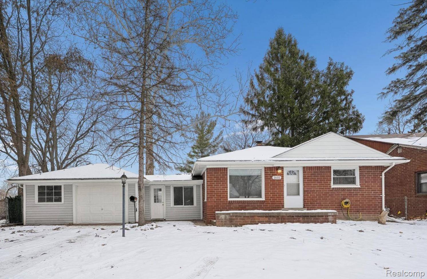 Inkster, MI 48141,1601 Helen ST