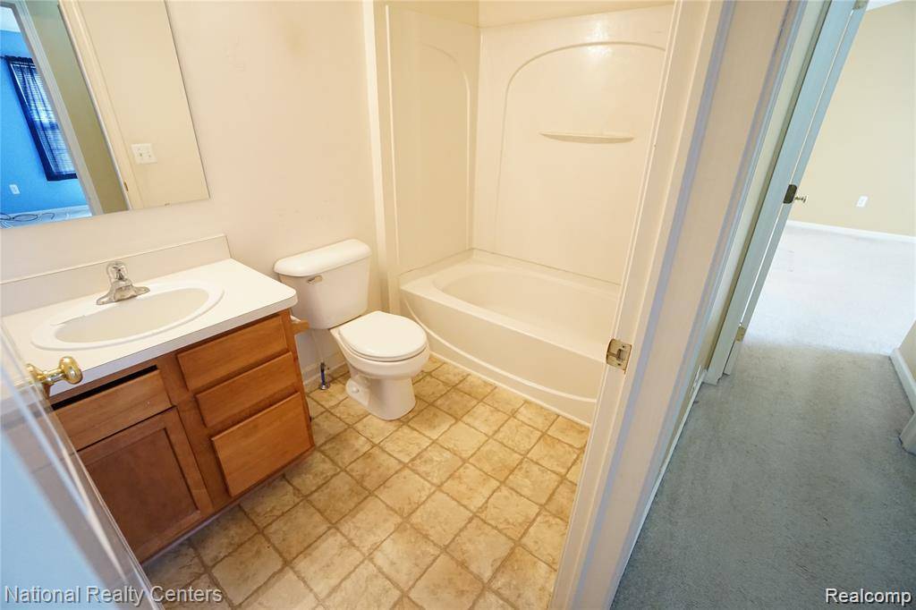 Romulus, MI 48174,16869 N Pennsylvania LN E #5