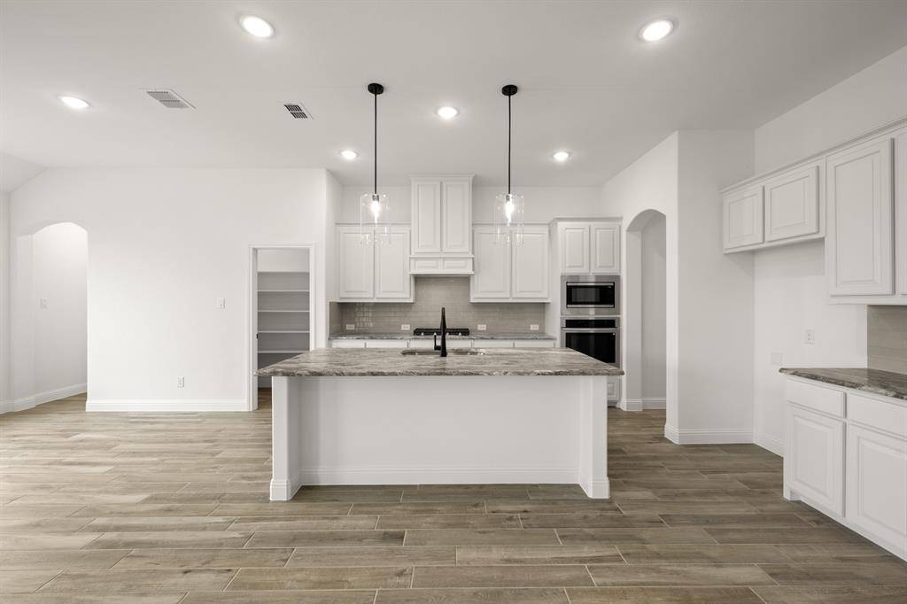 Joshua, TX 76058,7808 Barley Field Street