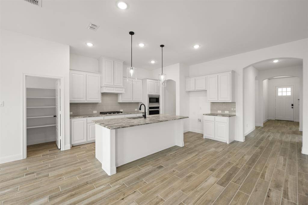 Joshua, TX 76058,7808 Barley Field Street