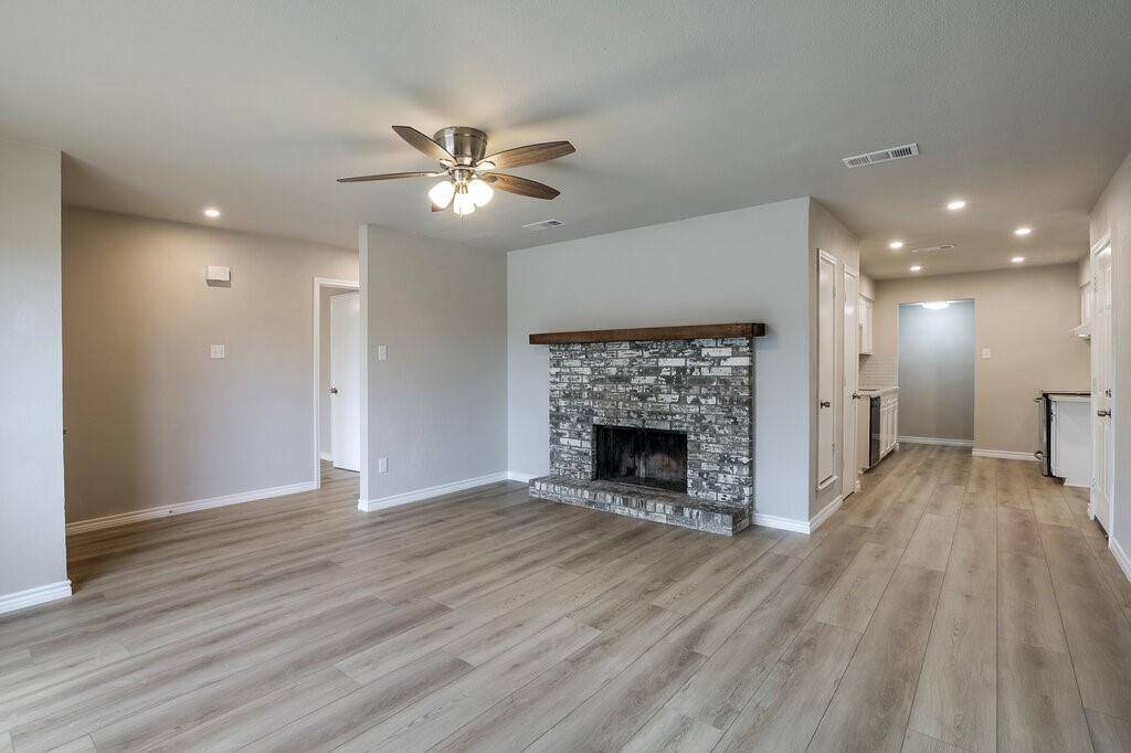 Burleson, TX 76028,341 Summercrest Boulevard #B