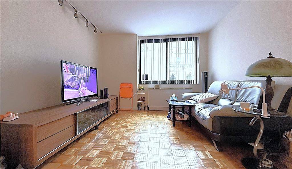 New York, NY 10013,376 Broadway #7C