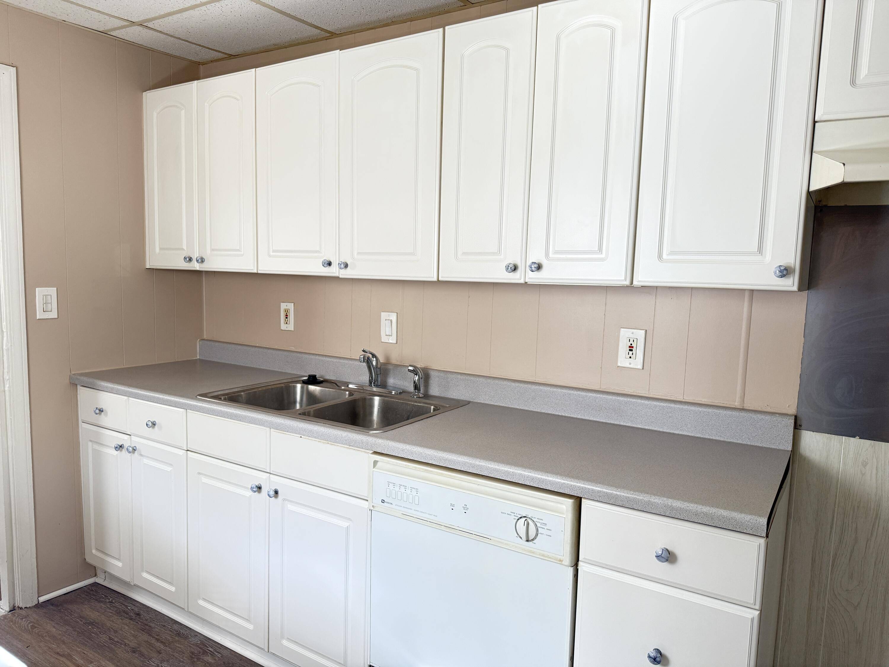 Farmington, MI 48336,21345 Inkster RD