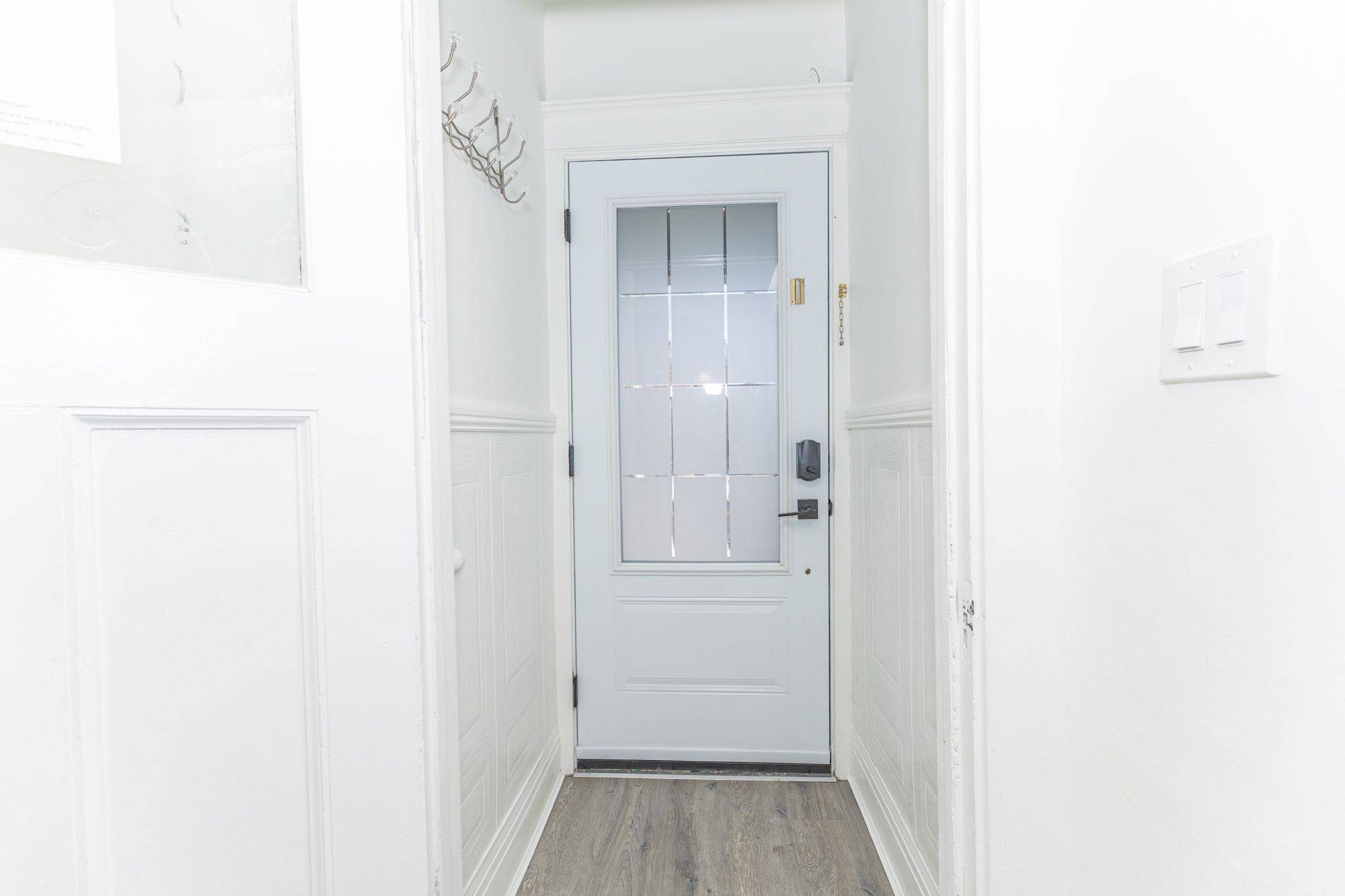 Toronto C03, ON M6E 2V4,212 Oakwood AVE