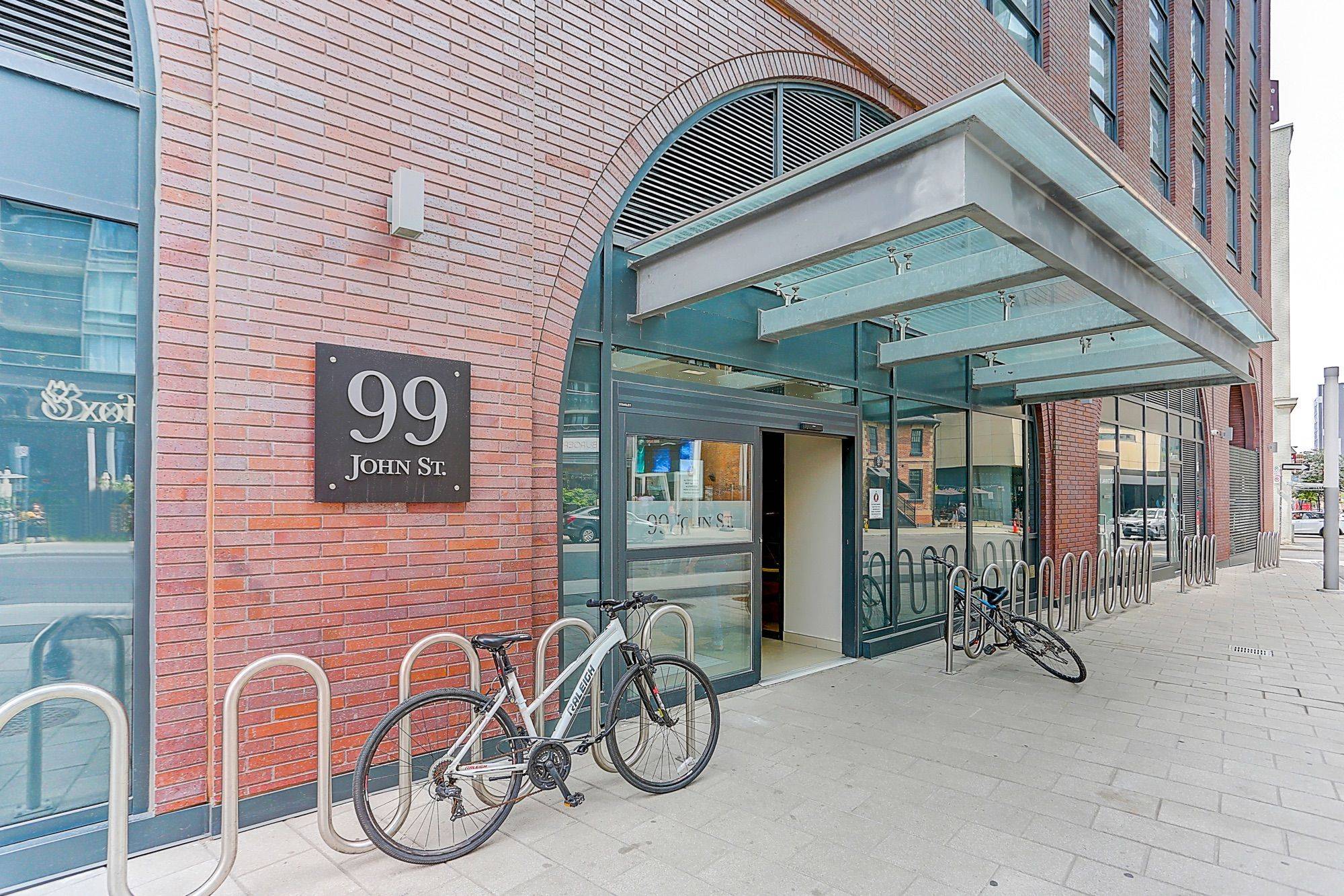 Toronto C01, ON M5V 0S6,99 John ST #3509