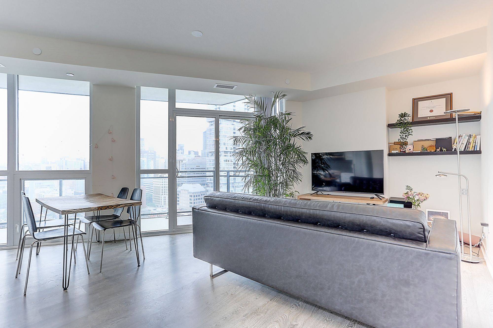 Toronto C01, ON M5V 0S6,99 John ST #3509