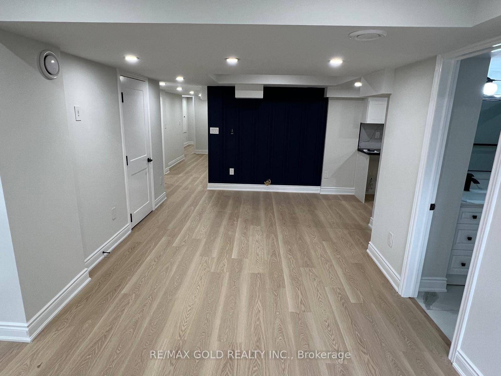 Oshawa, ON L1L 0V1,888 Rexton DR #Bsmt