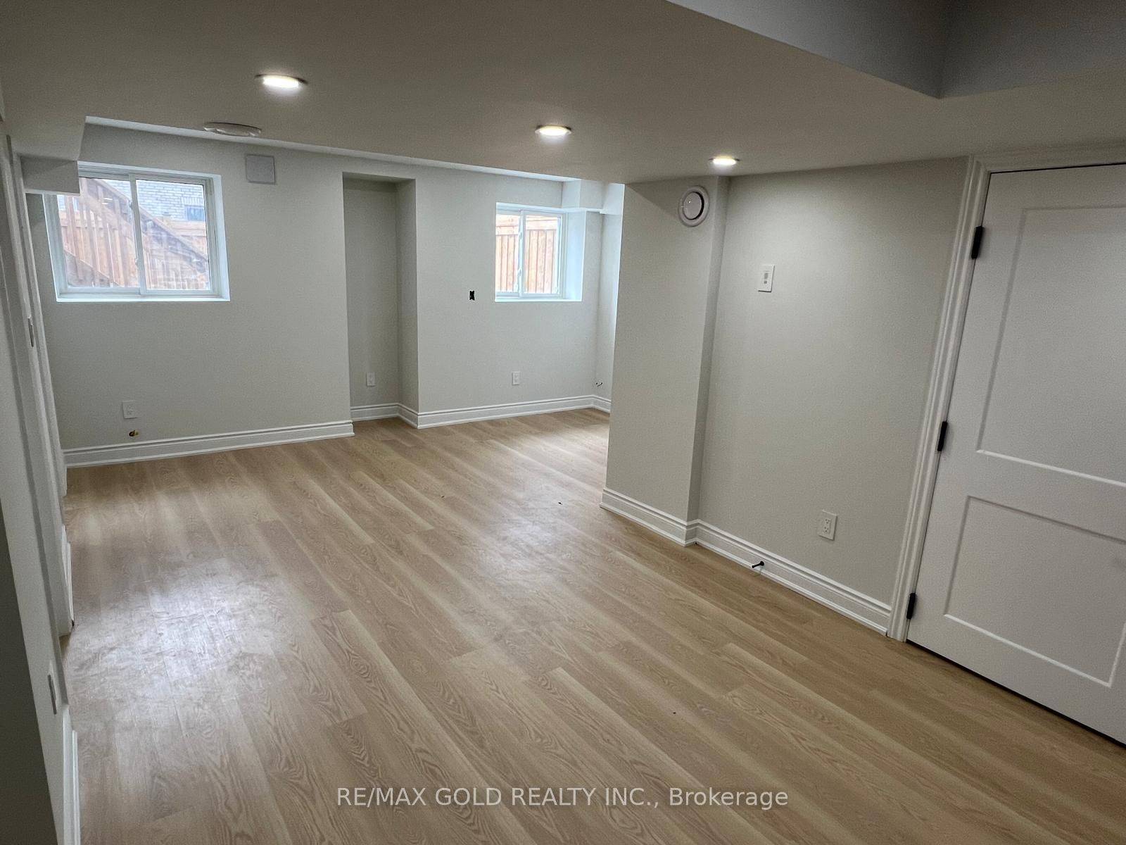Oshawa, ON L1L 0V1,888 Rexton DR #Bsmt