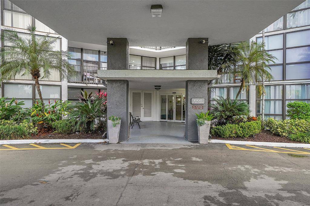 Hallandale Beach, FL 33009,1000 Parkview Dr #306