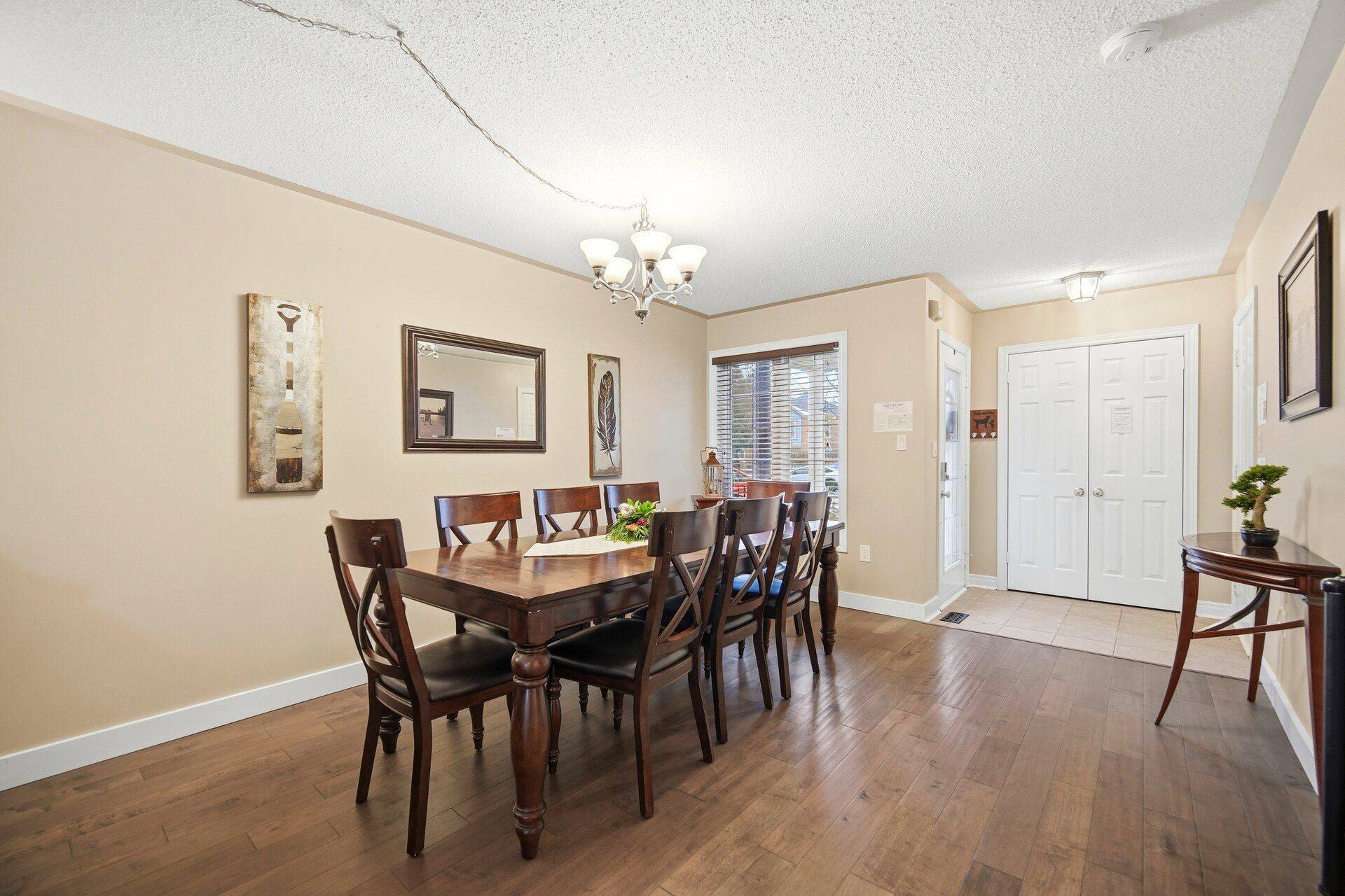 Oakville, ON L6M 3Z6,2195 Hummingbird WAY