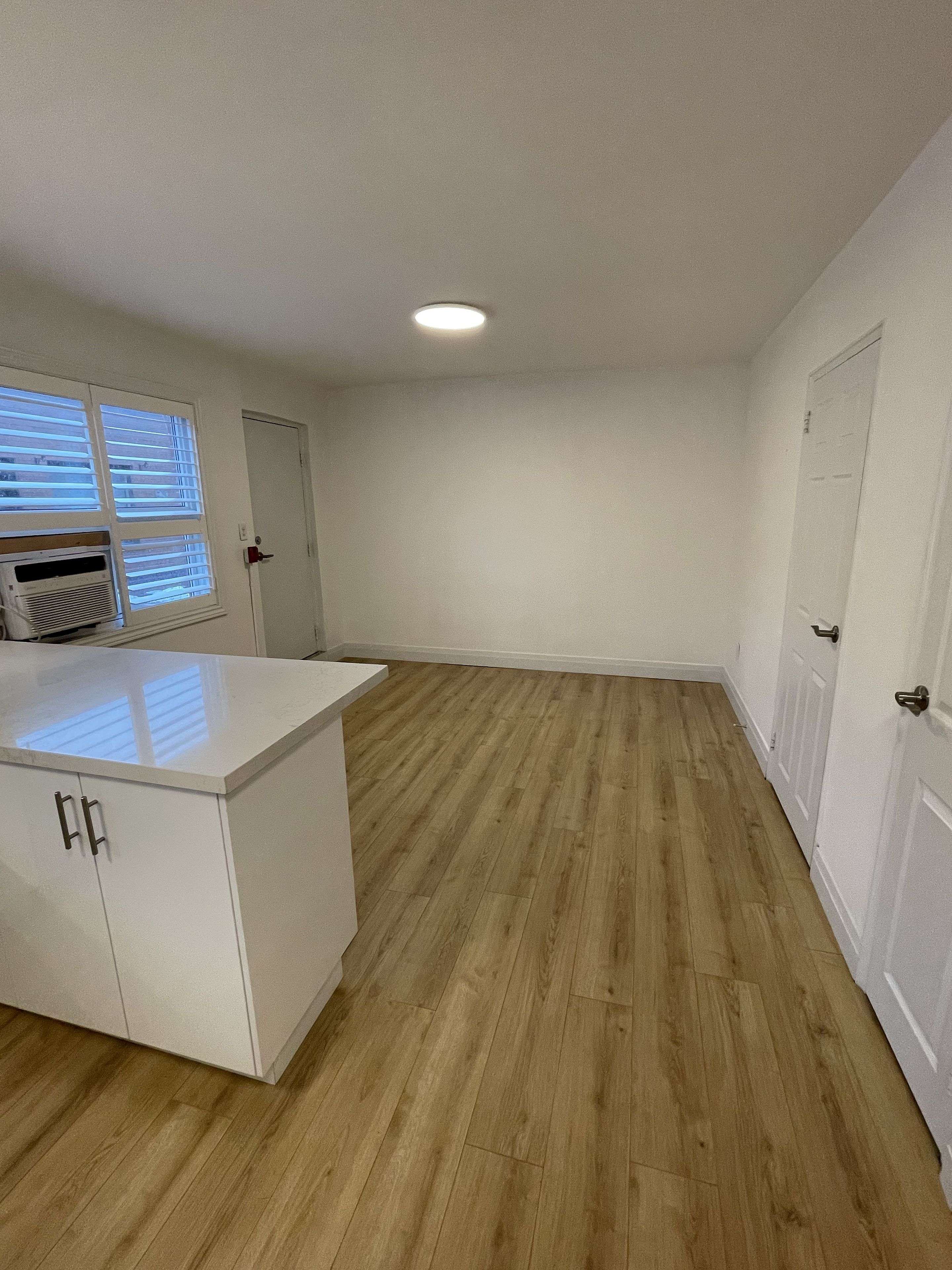 Toronto W02, ON M6P 1Y8,2940 Dundas ST W