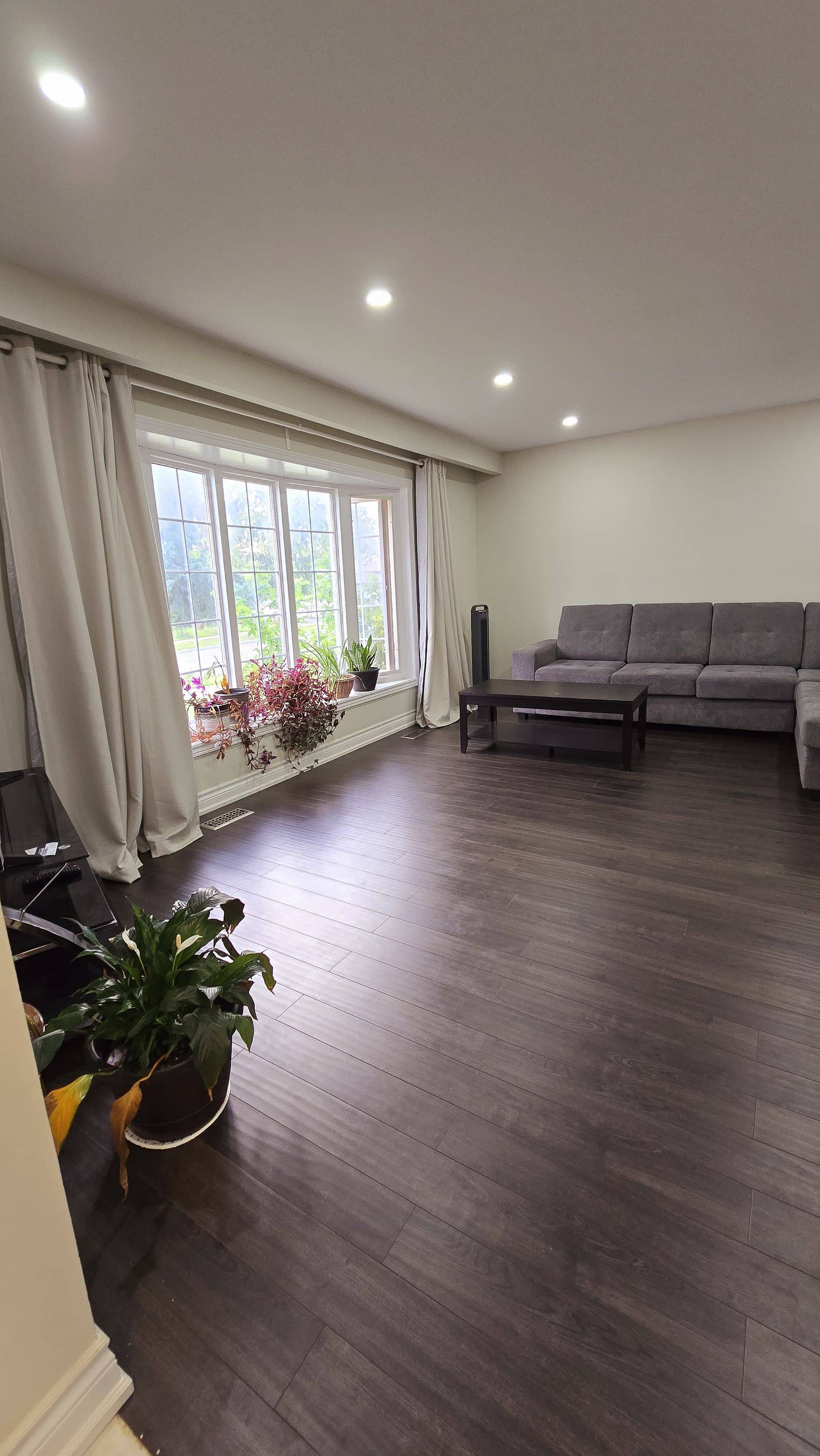 Toronto W10, ON M9V 3P6,22 Murchison CRES