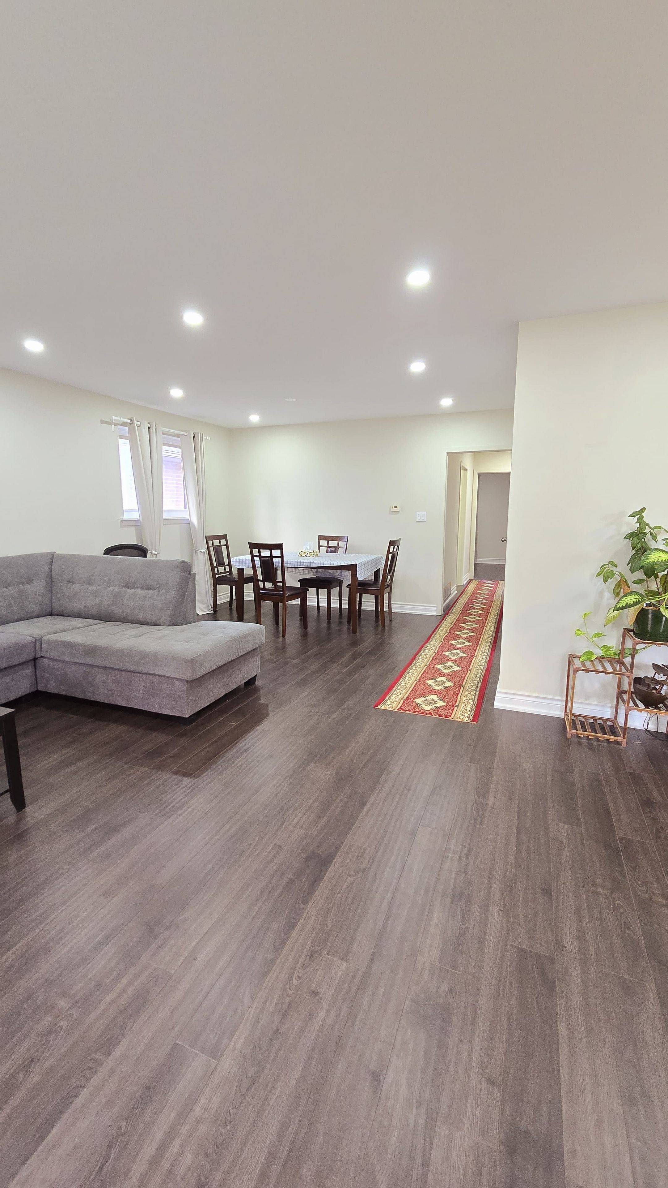 Toronto W10, ON M9V 3P6,22 Murchison CRES