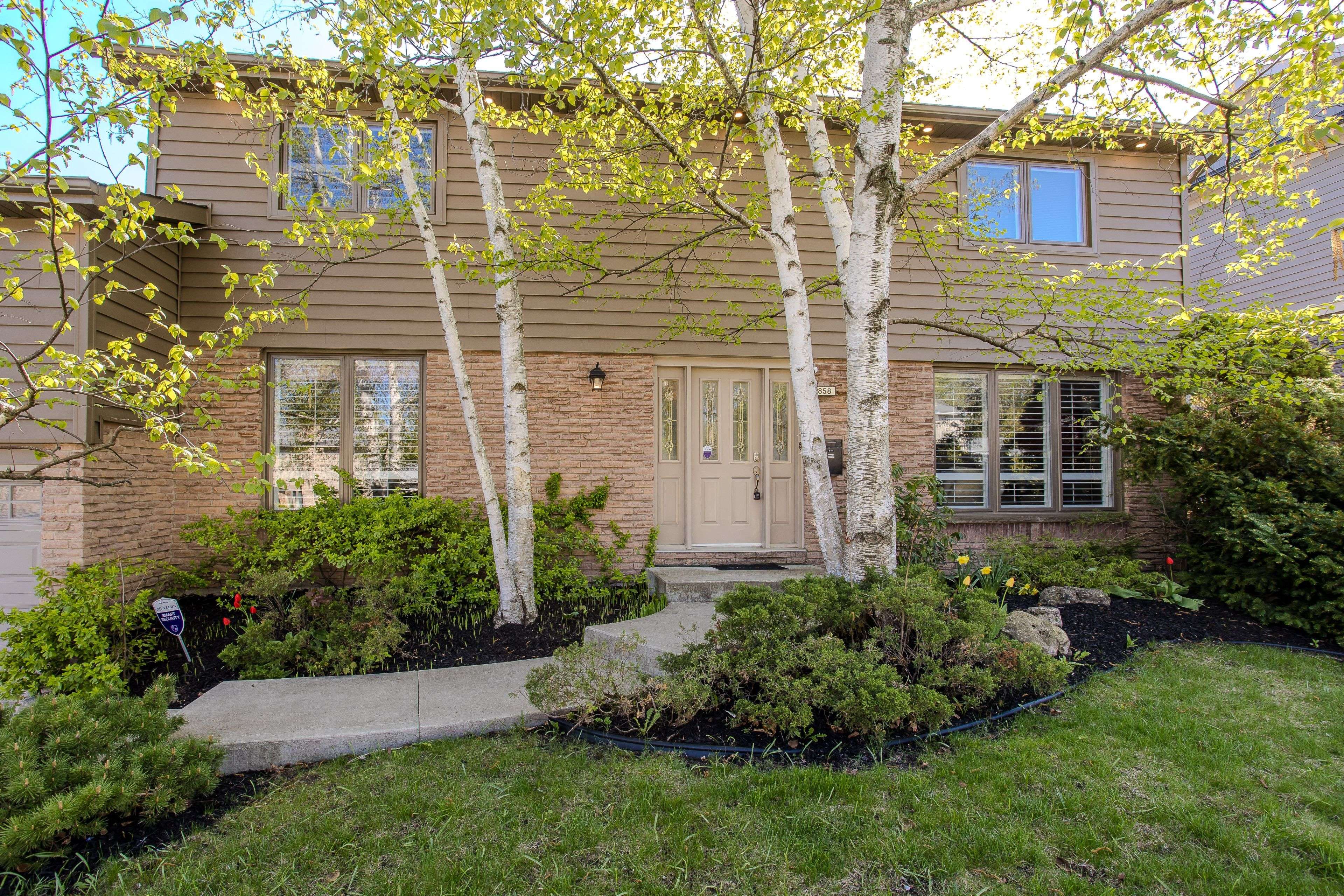 Burlington, ON L7P 2Y9,1858 Heather Hills DR