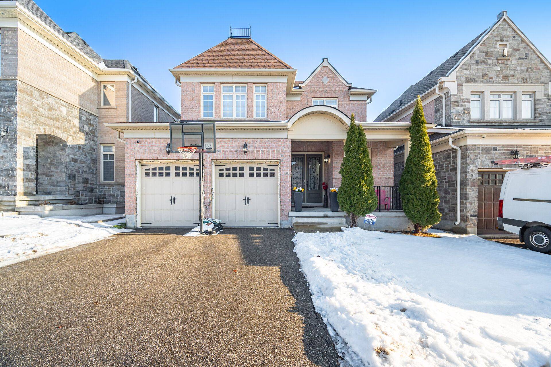 Brampton, ON L6Y 0S2,162 Coastline DR