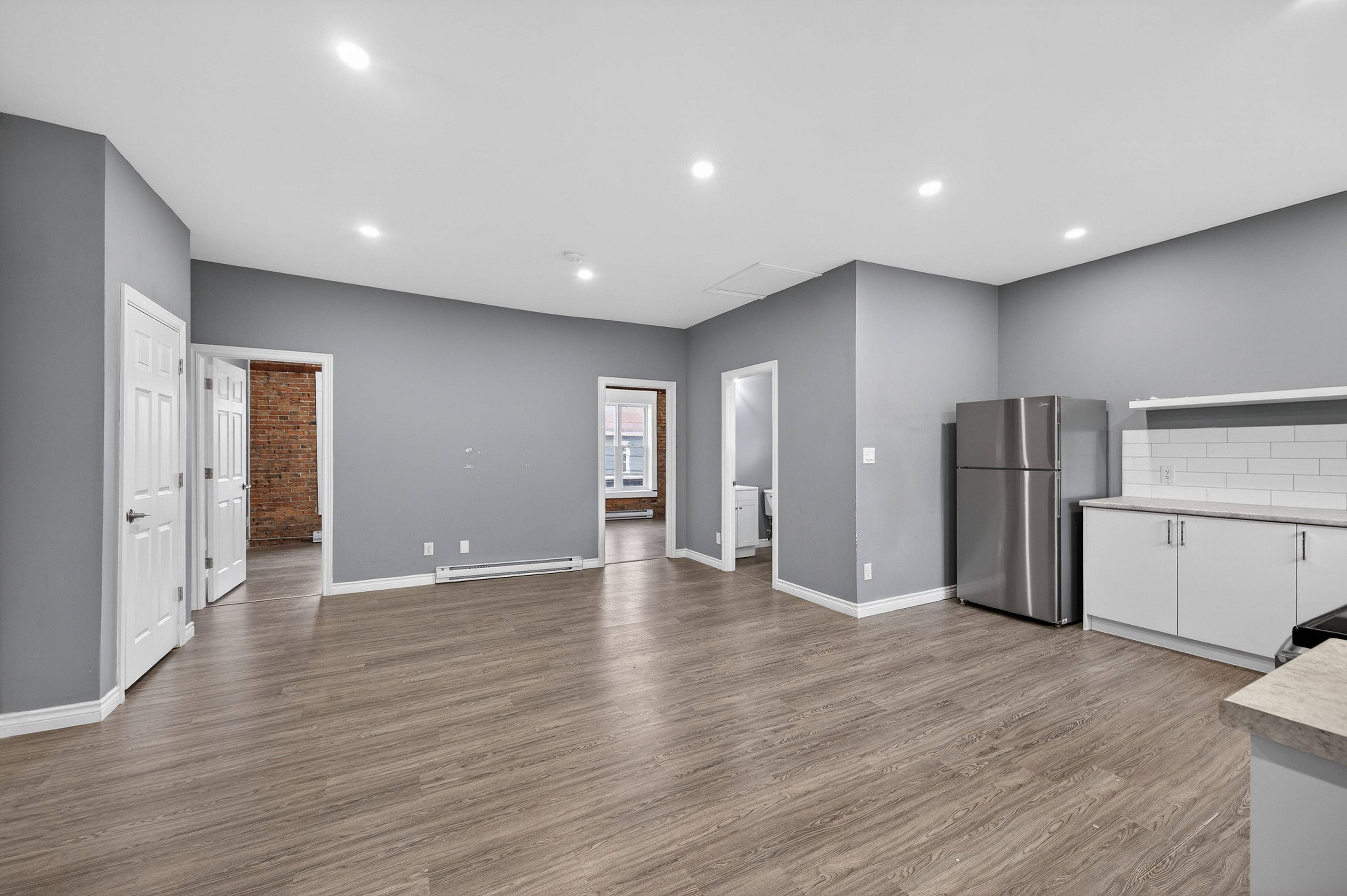 Haldimand, ON N0A 1P0,12 Main ST E #3