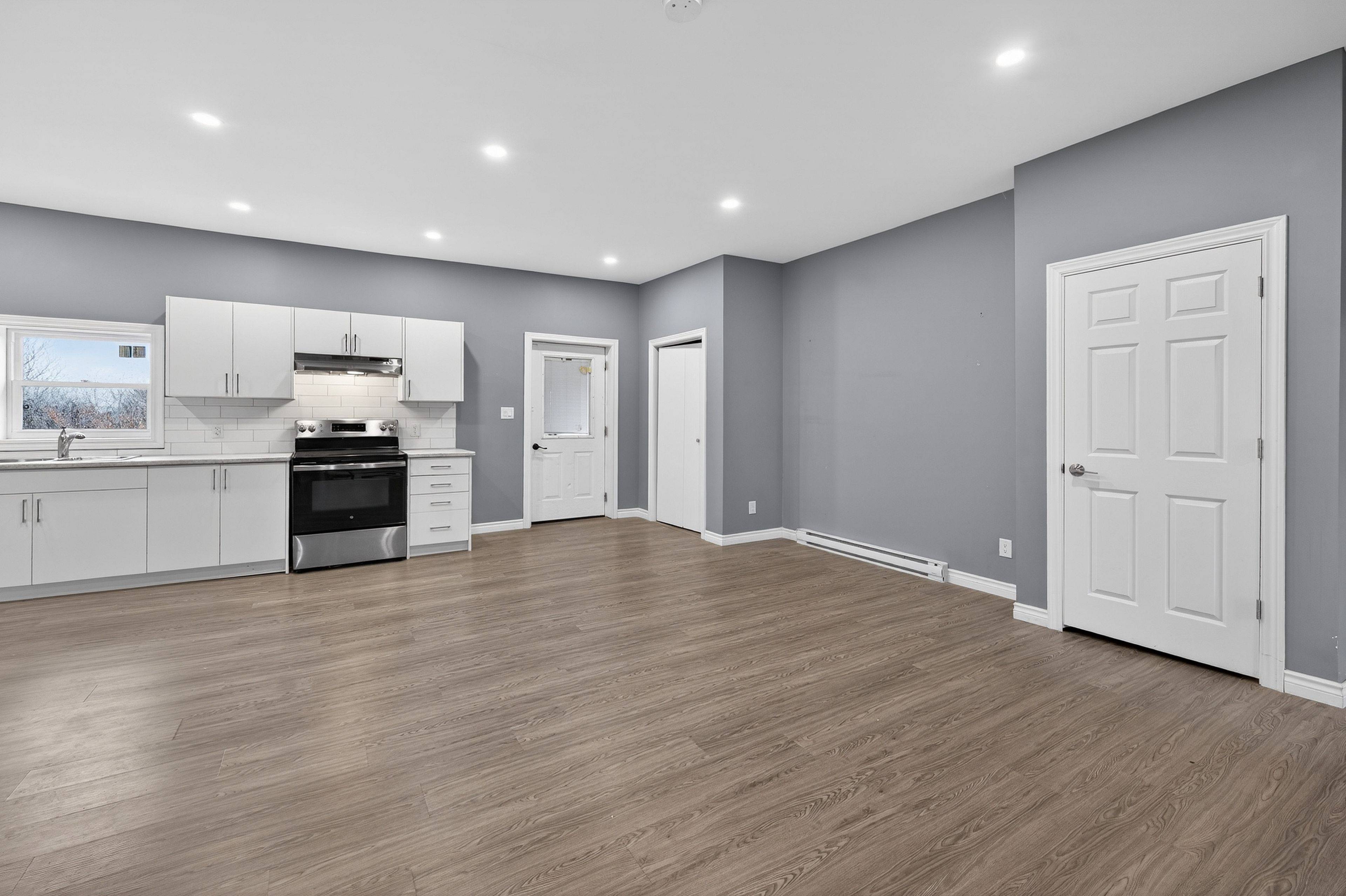 Haldimand, ON N0A 1P0,12 Main ST E #3