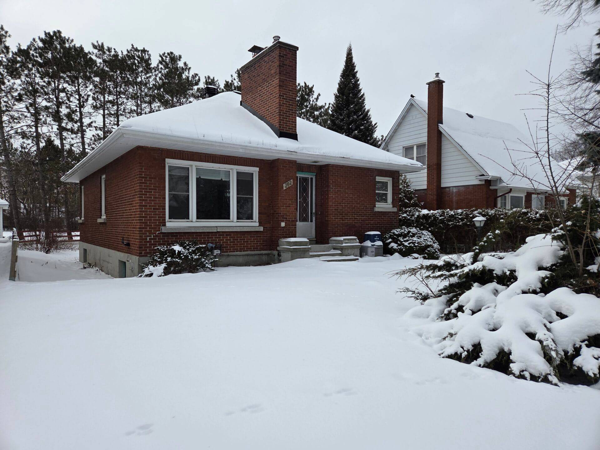 Alta Vista And Area, ON K1G 0H5,262 Dale AVE