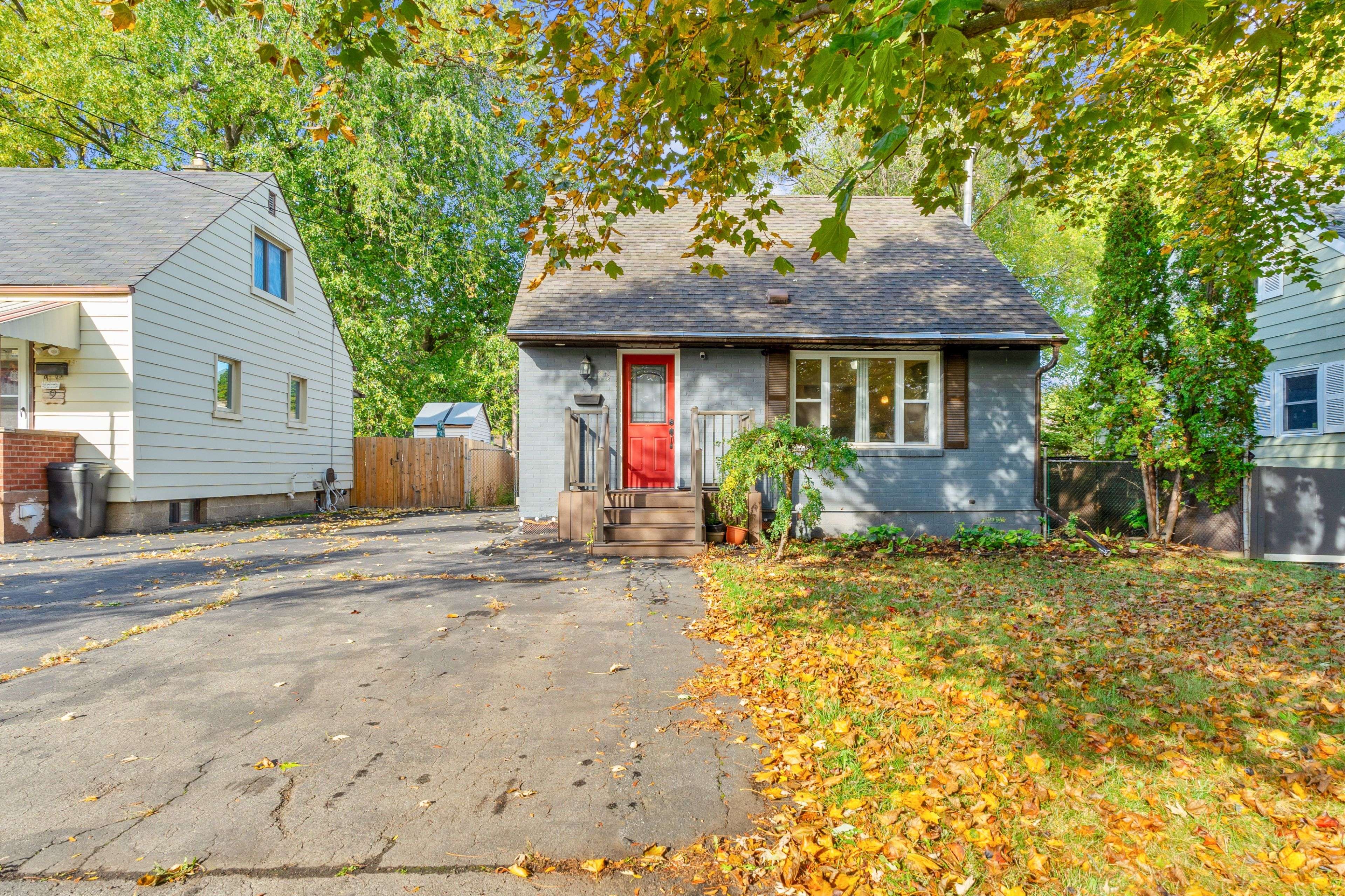 Hamilton, ON L8H 6C3,13 Lewis ST