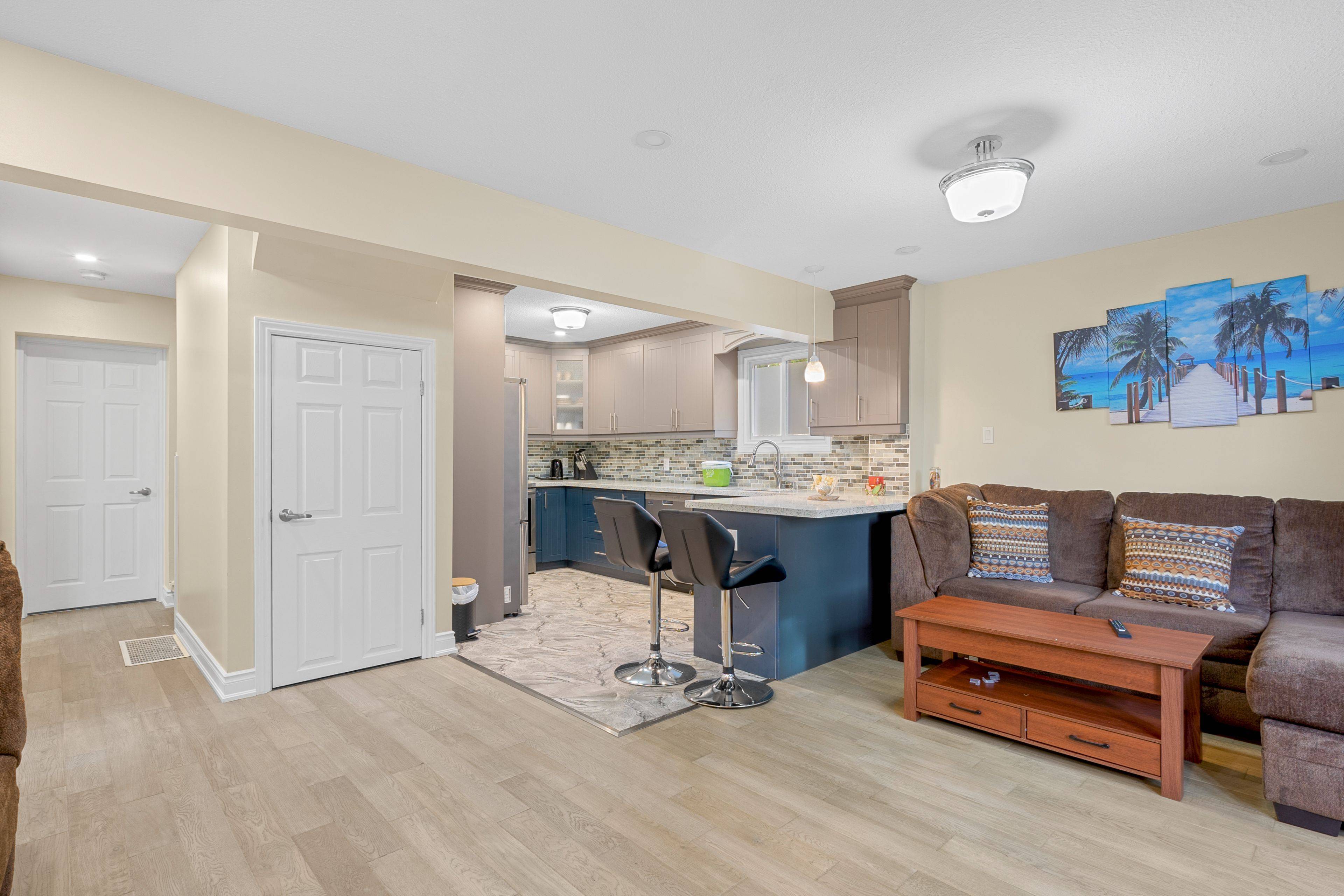 Hamilton, ON L8H 6C3,13 Lewis ST