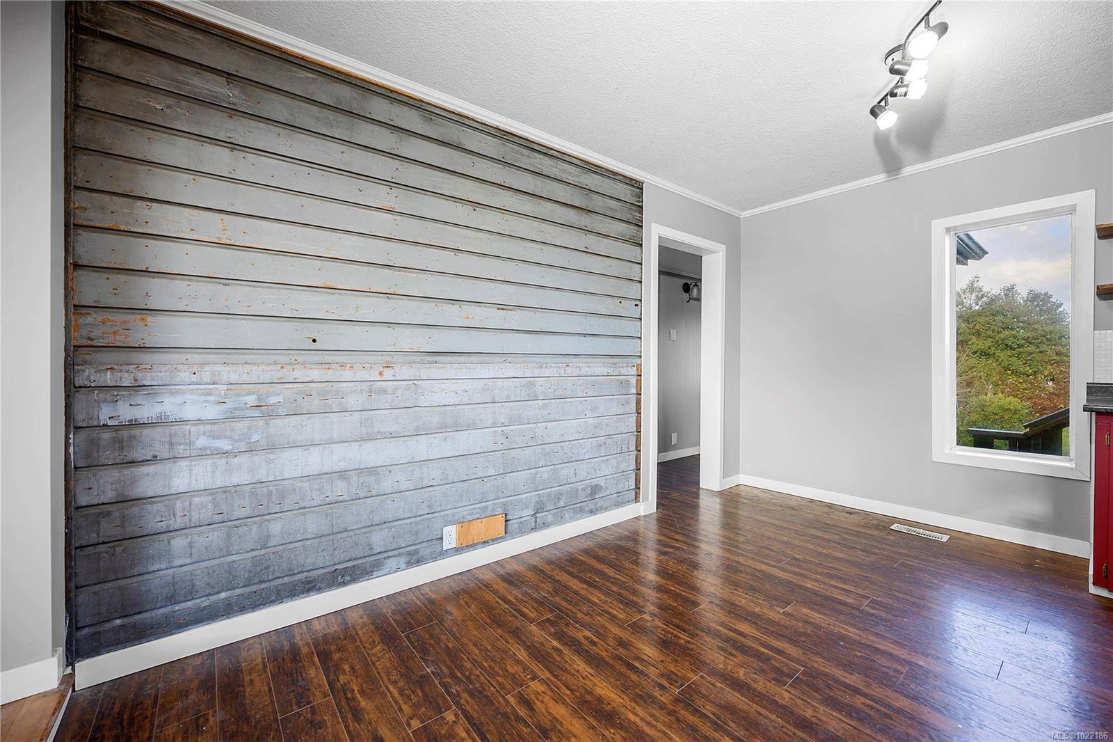 Nanaimo, BC V9R 2C8,680 PINE St