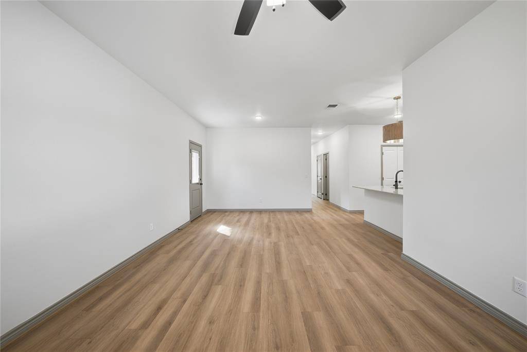 Covington, TX 76636,105 S Barron