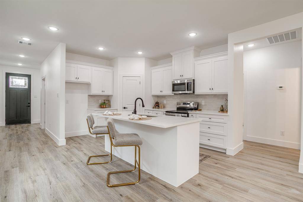 Fort Worth, TX 76105,4948 Dunbar Street