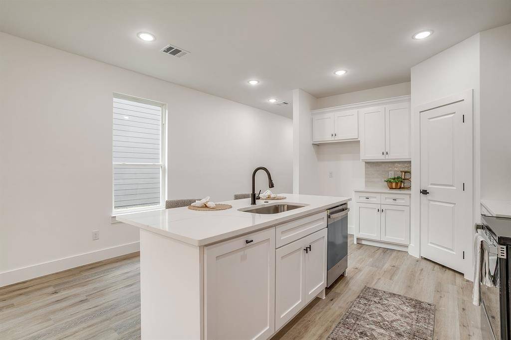 Fort Worth, TX 76105,4948 Dunbar Street