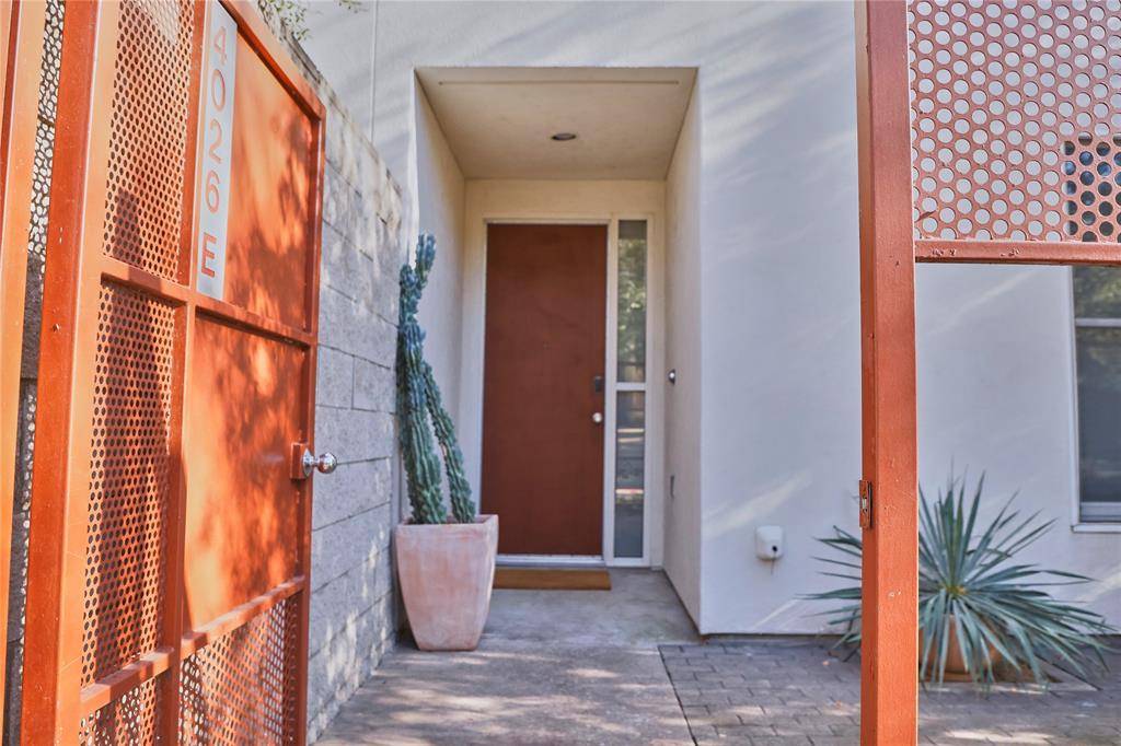 Dallas, TX 75204,4026 Travis #E