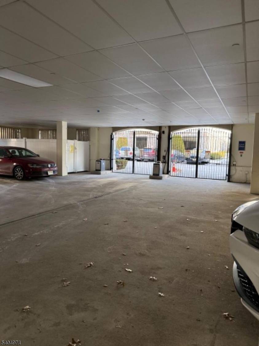 Clifton City, NJ 07013,6208 Harcourt Rd #6208