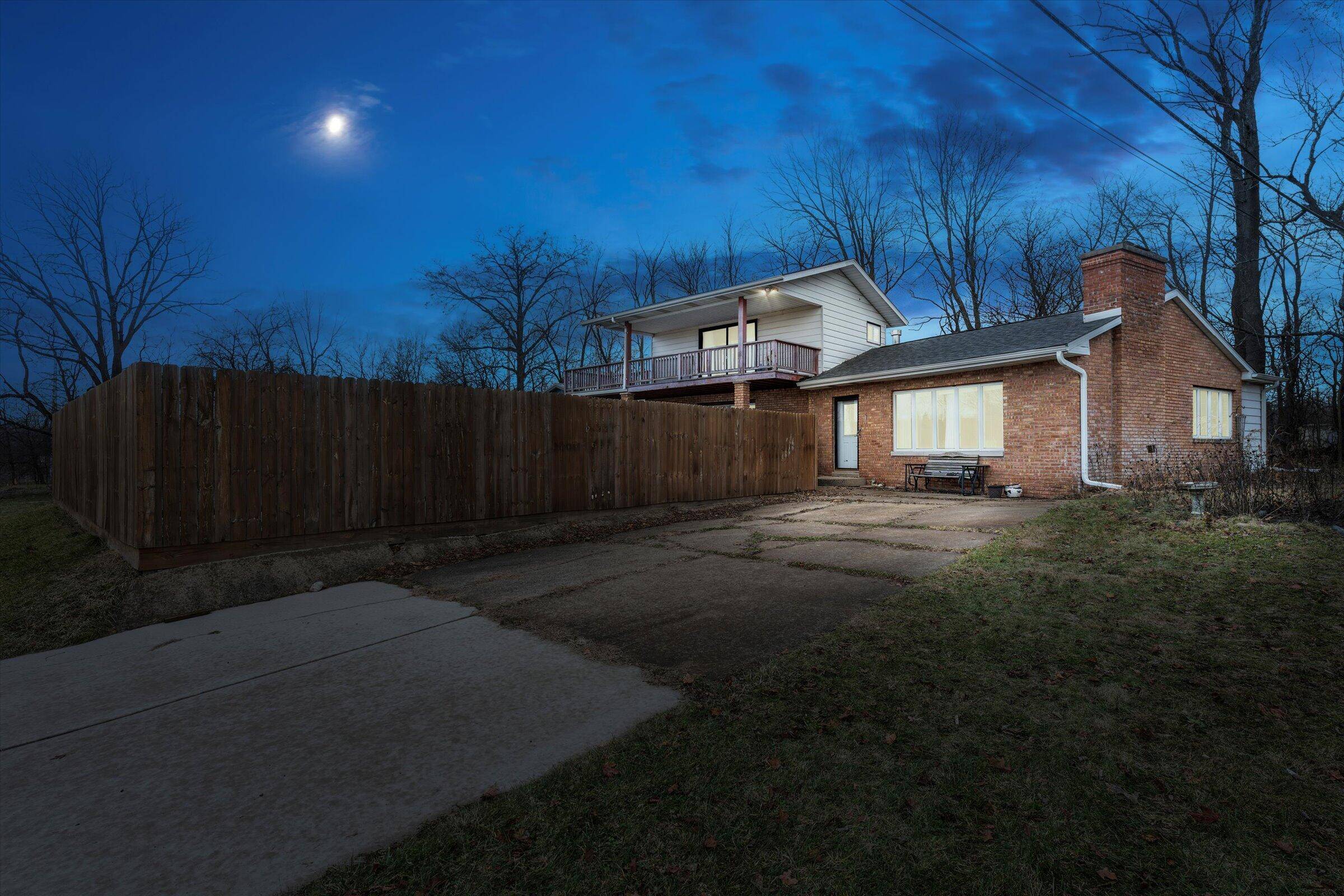 Cassopolis, MI 49031,709 Park Shore DR