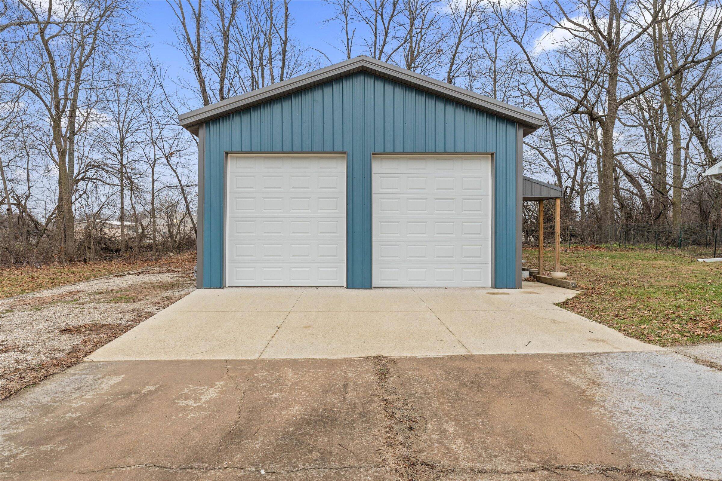 Cassopolis, MI 49031,709 Park Shore DR