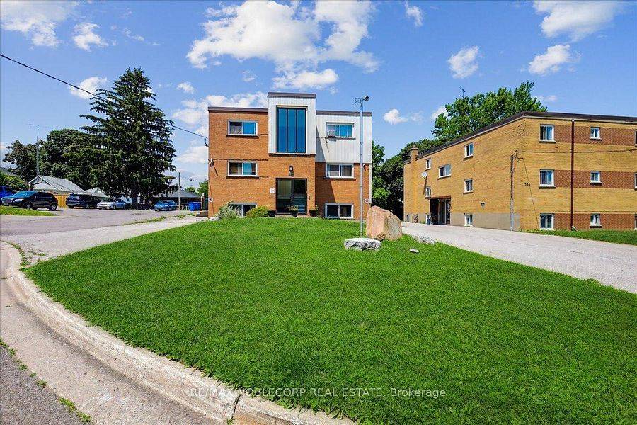 Oshawa, ON L1J 2P4,362 Elgin CT #2