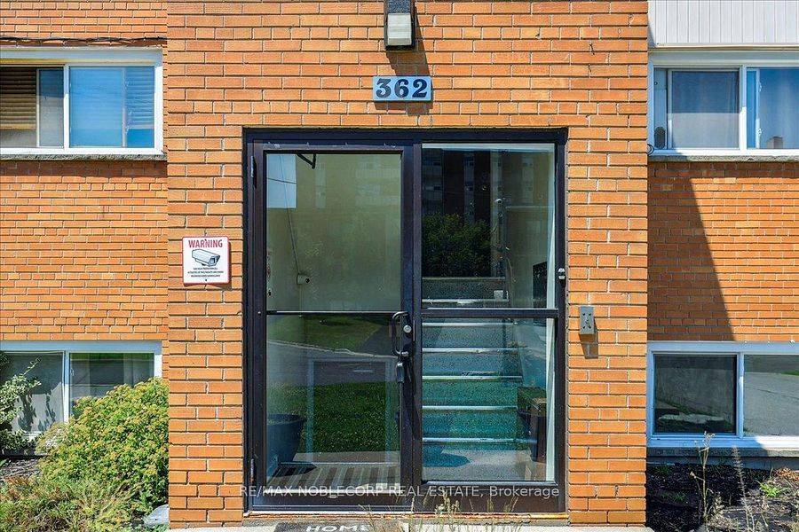 Oshawa, ON L1J 2P4,362 Elgin CT #2